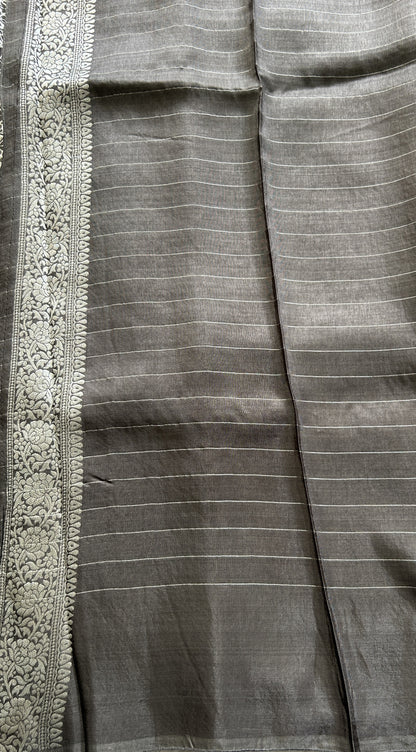 Semi Georgette Saree Gray Colored Complemented with a Zari Border. - Sampradaya Designer Studio