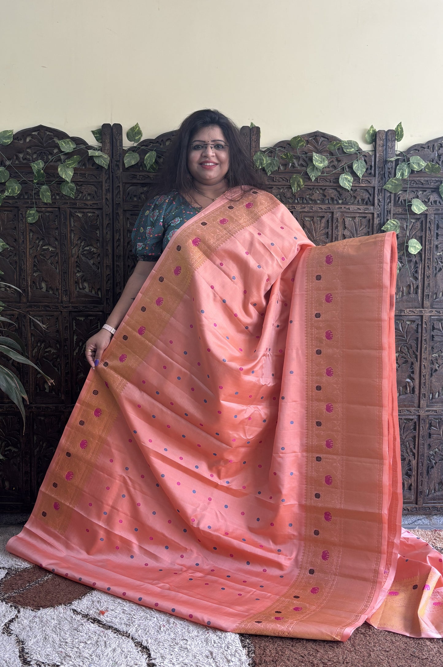 Gadwal Silk Saree Peach Colored Complemented With a Kanchi Border