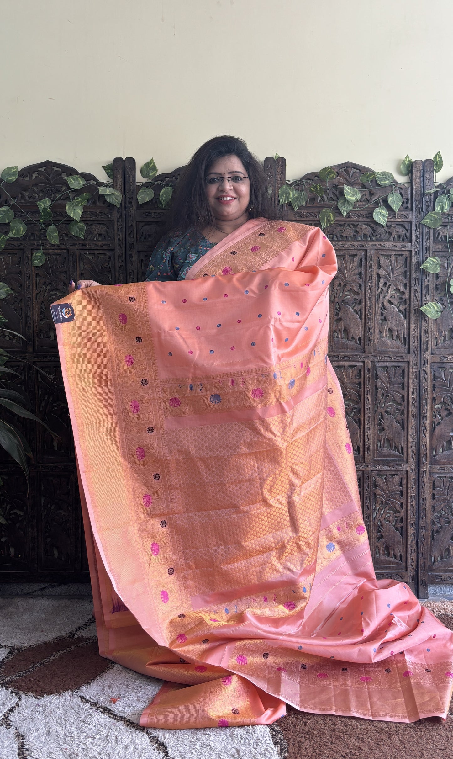 Gadwal Silk Saree Peach Colored Complemented With a Kanchi Border