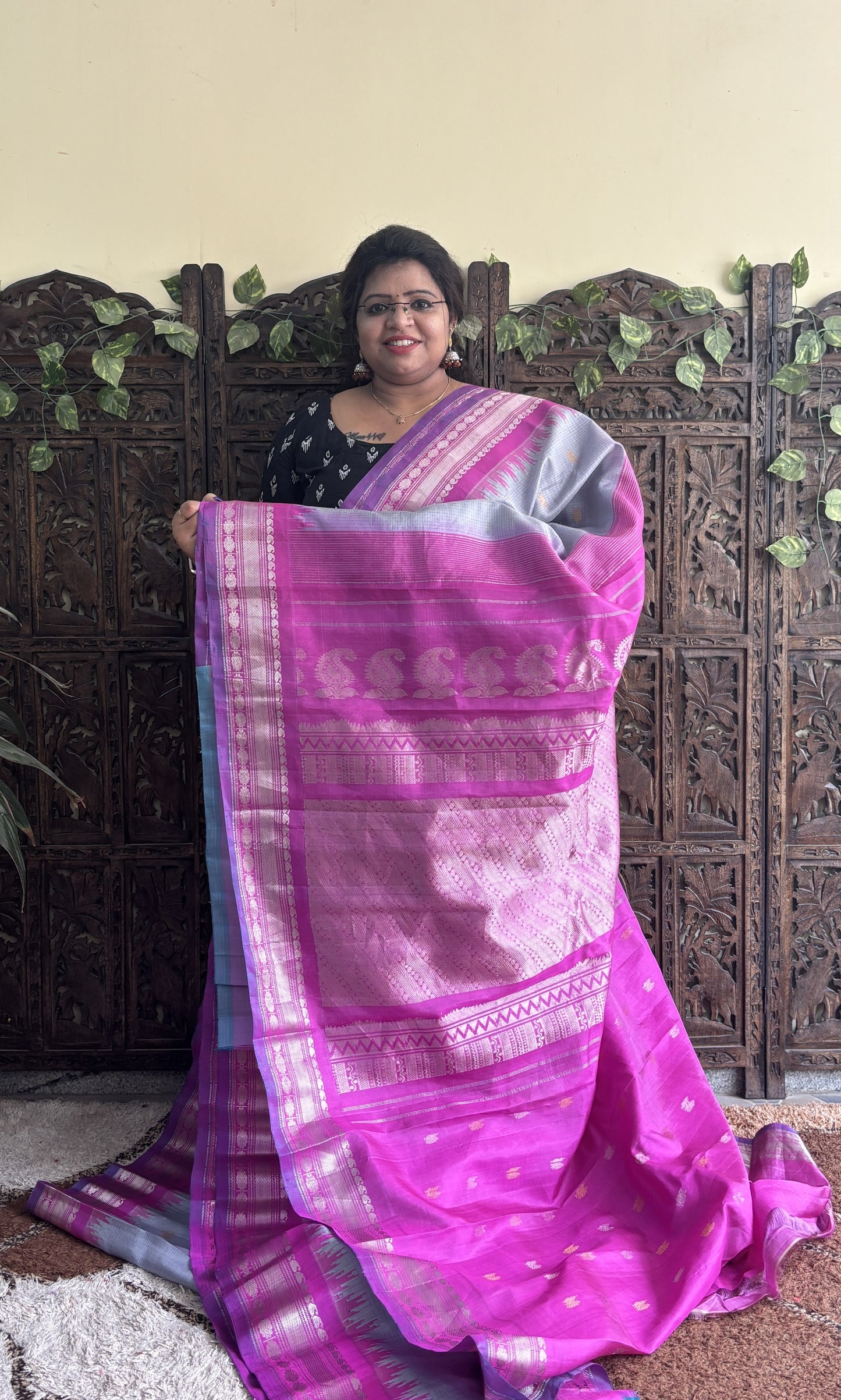 Gadwal Silk Saree Gray Colored Complemented With a Pink Zari Border