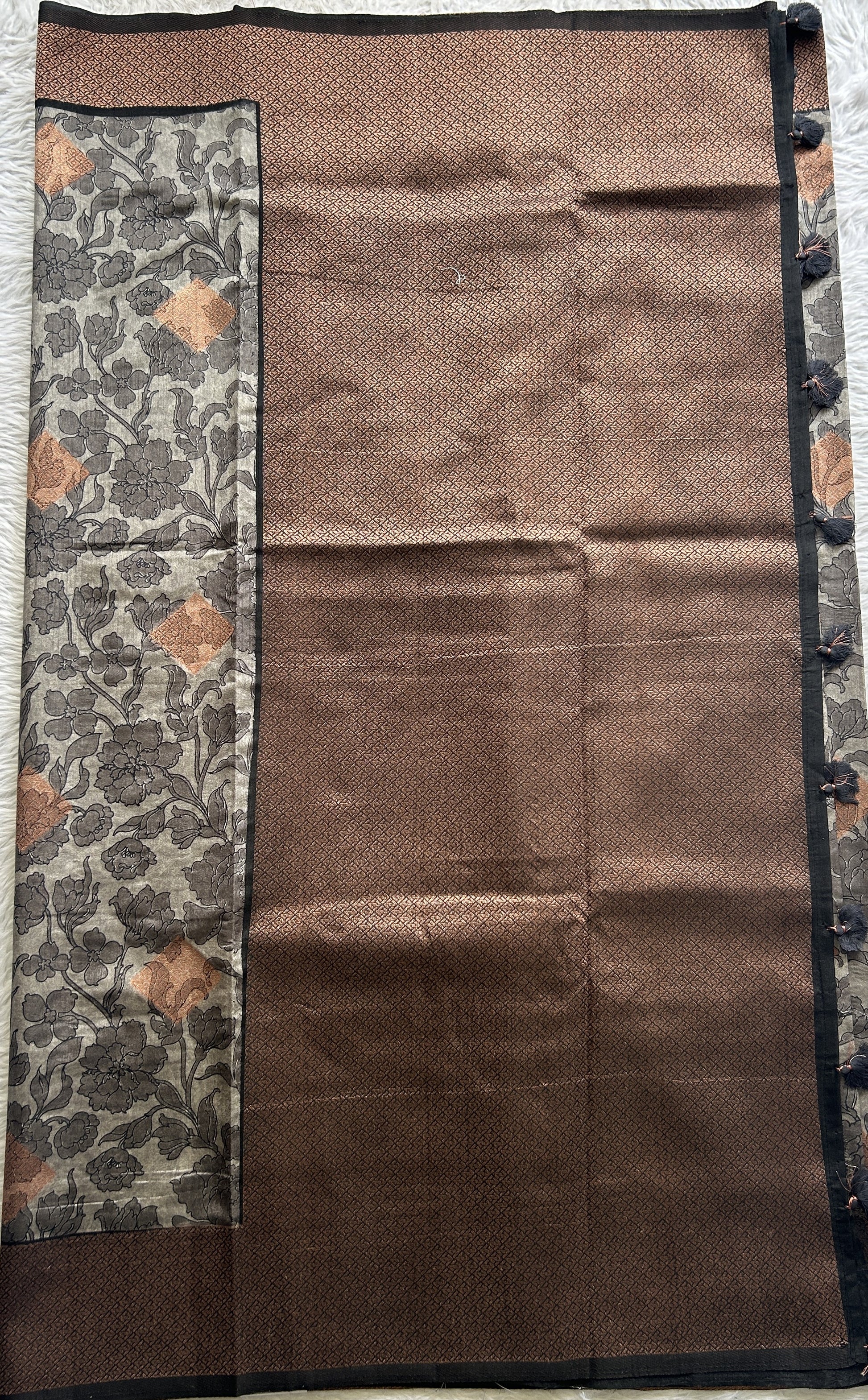 Maheshwari Chanderi Cotton Saree Gray Colored Complemented with a Zari Border. - Sampradaya Designer Studio