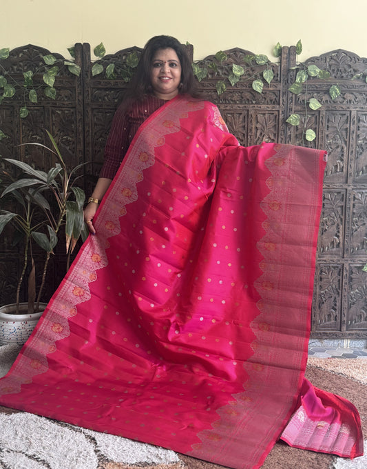 Gadwal Silk Saree Dark Pink Colored Complemented With a Turning Zari Border