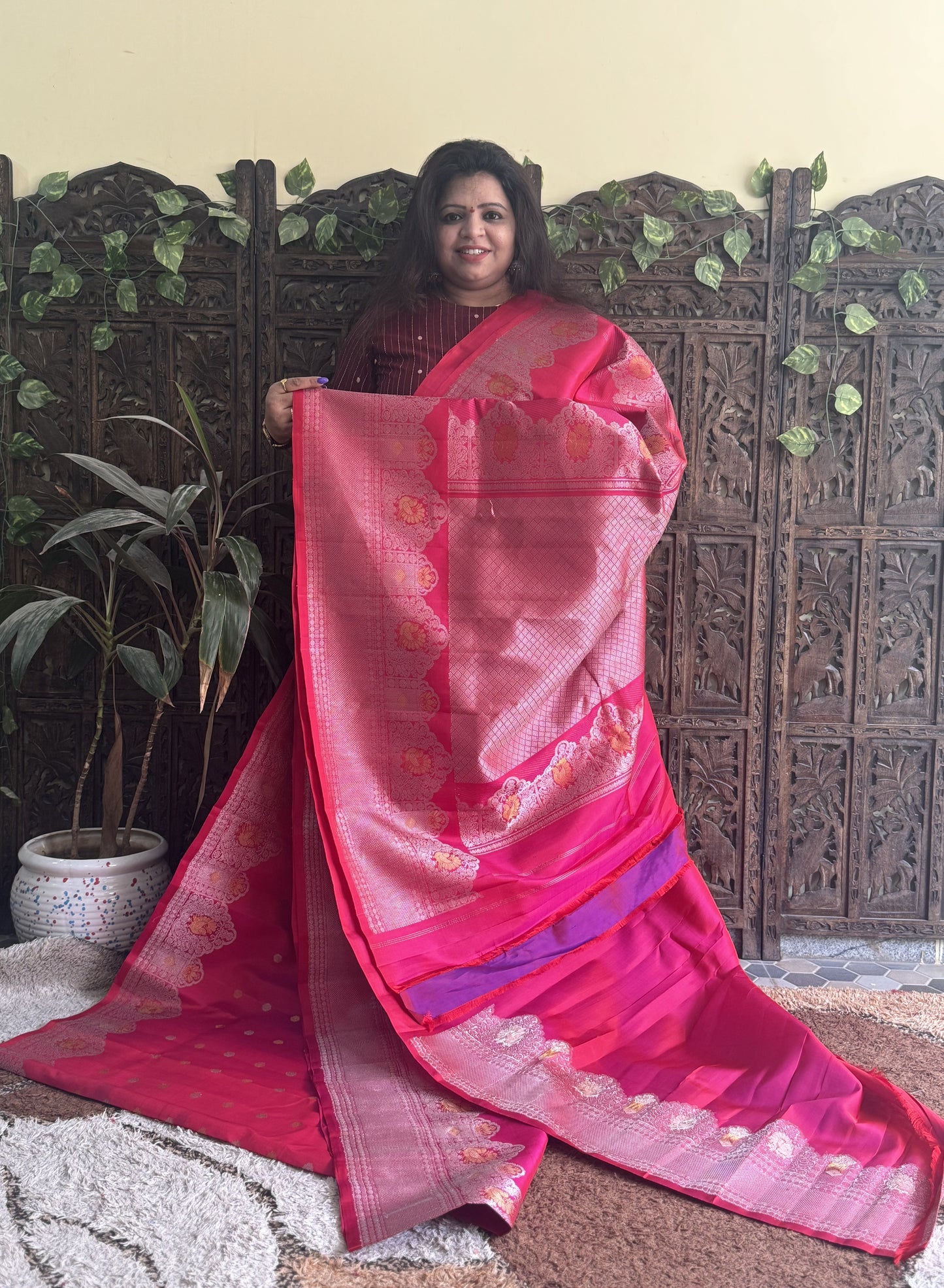 Gadwal Silk Saree Dark Pink Colored Complemented With a Turning Zari Border