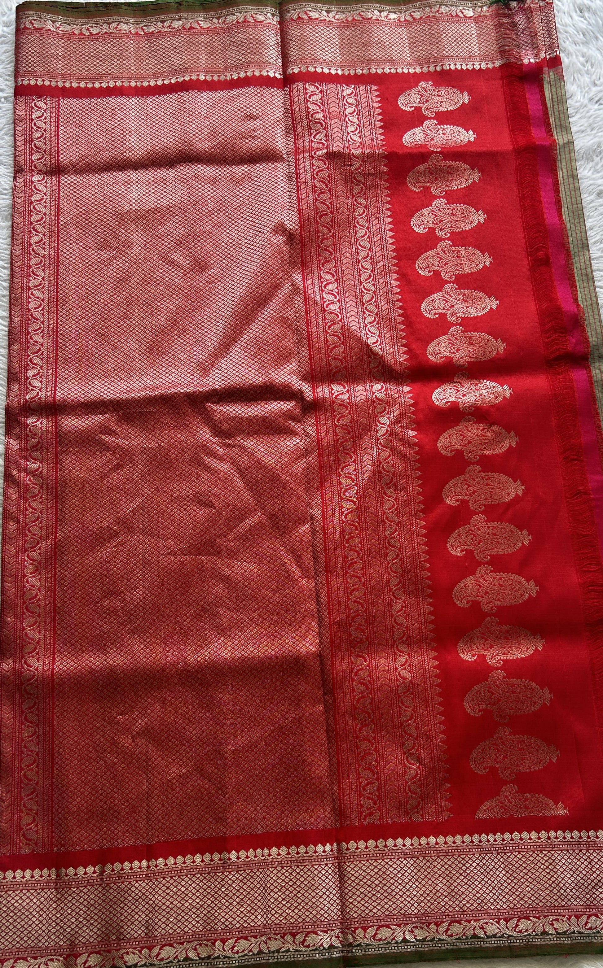 Gadwal Pattu Saree Olive Green Colored Complemented With a Zari Border - Sampradaya Designer Studio