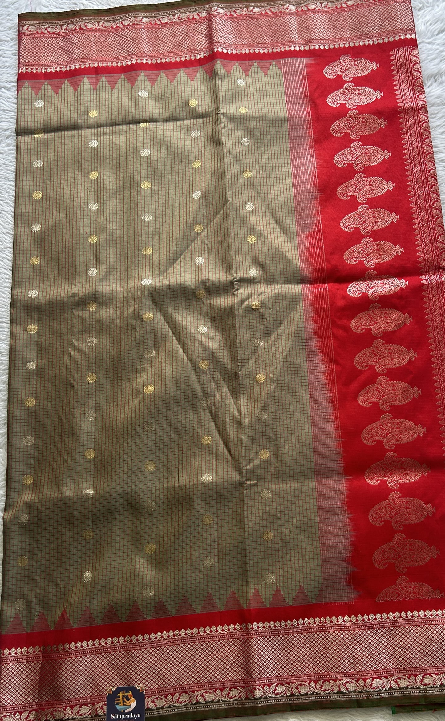 Gadwal Pattu Saree Olive Green Colored Complemented With a Zari Border - Sampradaya Designer Studio