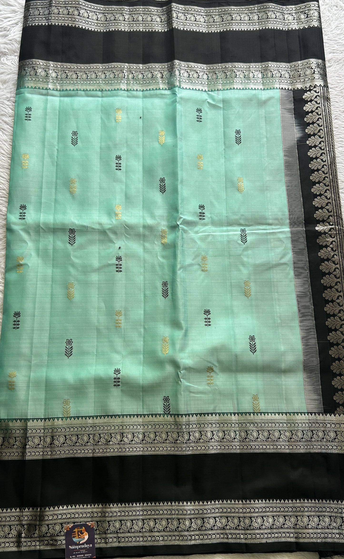 Gadwal Pattu Saree Sea Green Colored Complemented With a Zari Border - Sampradaya Designer Studio