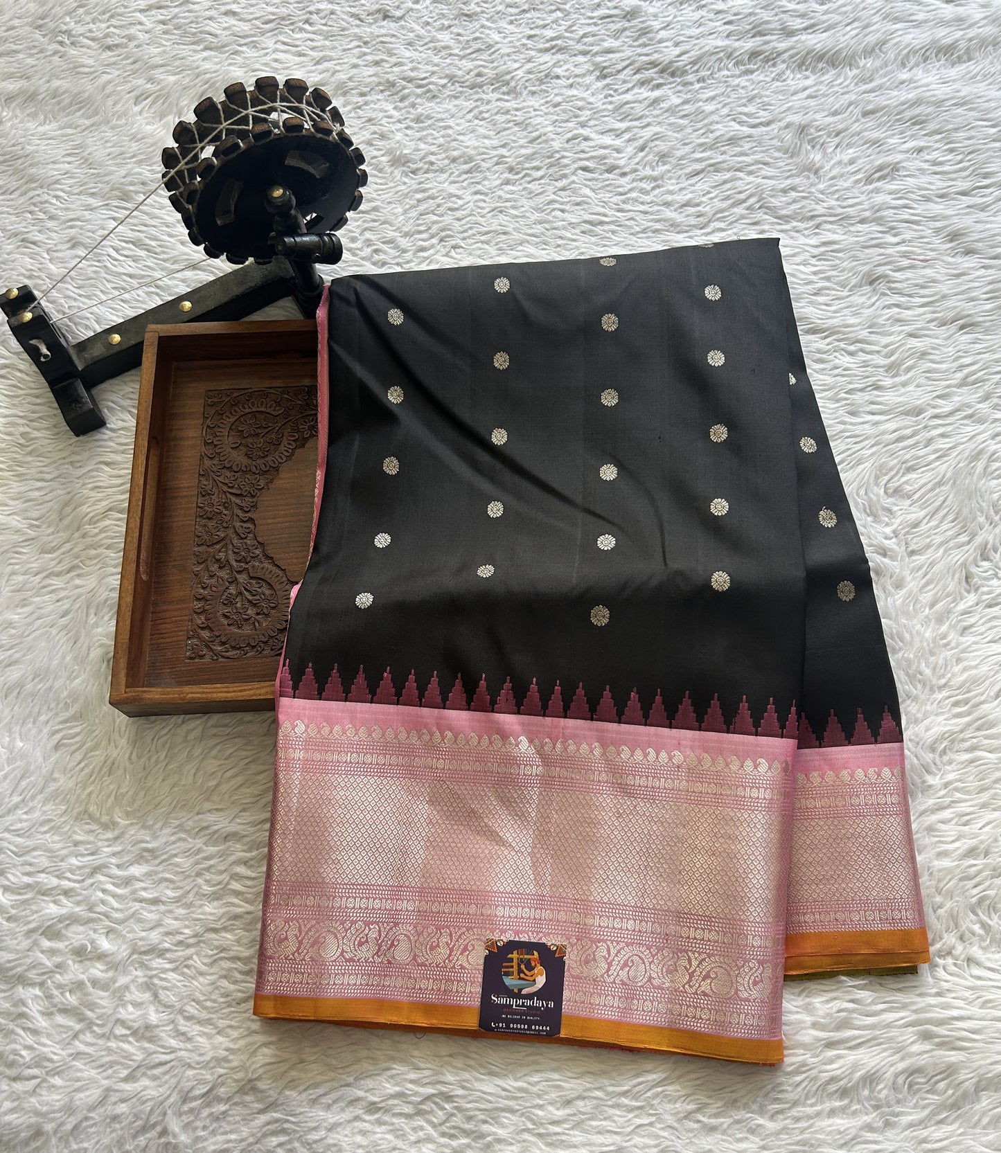 Gadwal Pattu Saree Black Colored Complemented With a Pink Color Zari Border - Sampradaya Designer Studio