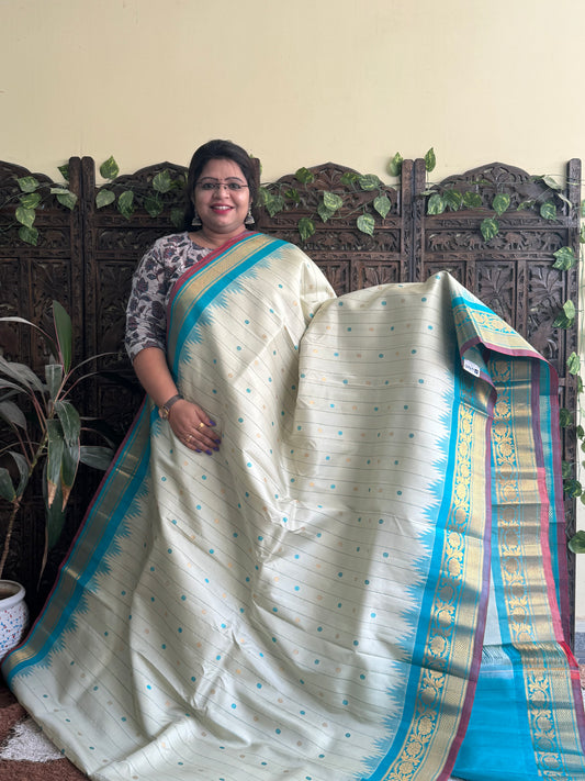 Gadwal Silk Saree Cream Colored Complemented With a Sea Blue Kanchi Border