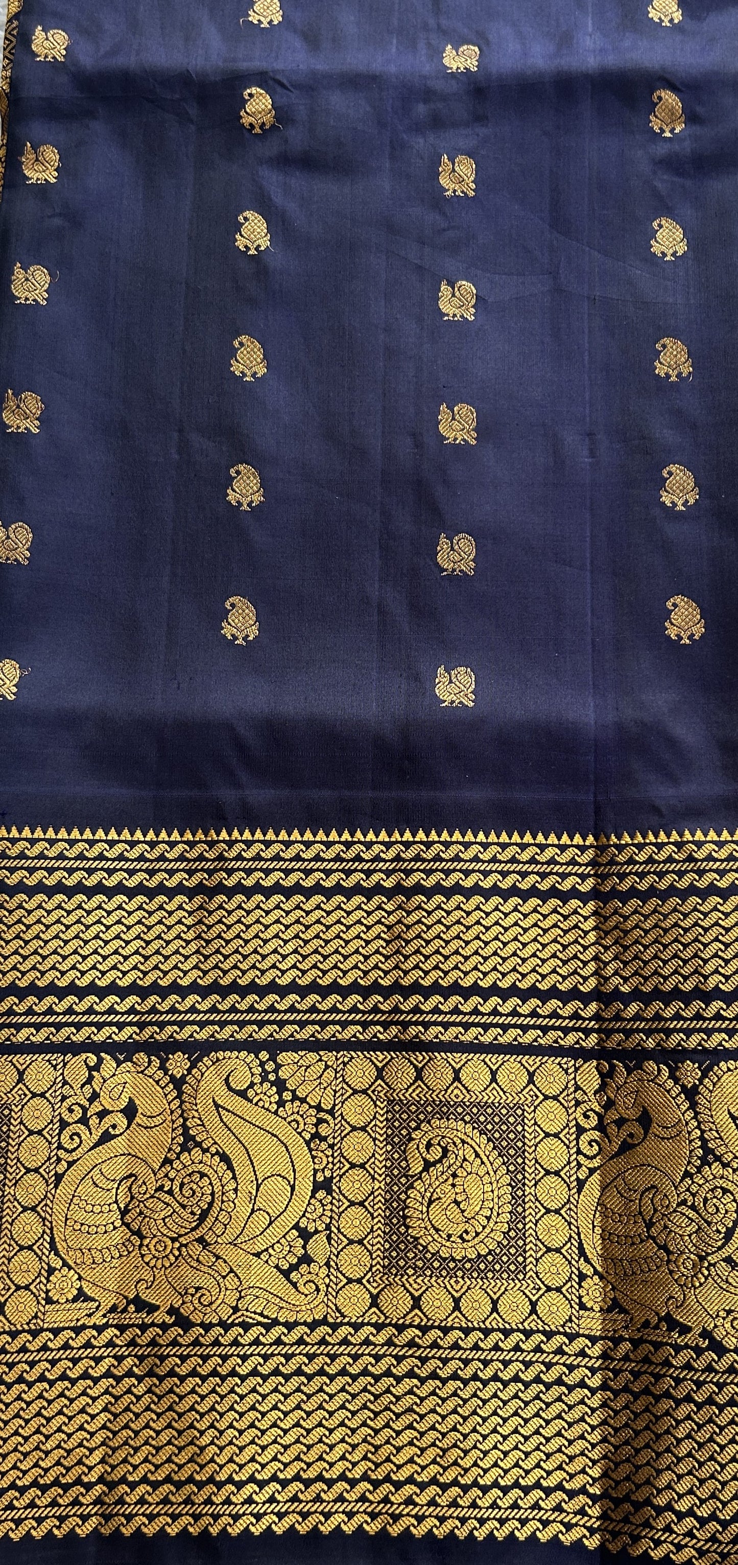 Gadwal Pattu Saree Light Lavender Colored Complemented With a Navy Blue Color Zari Border - Sampradaya Designer Studio