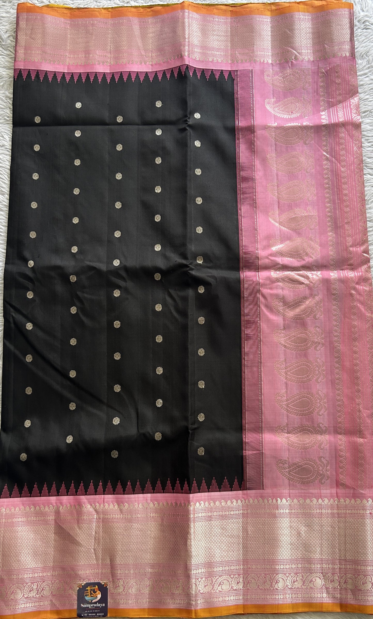 Gadwal Pattu Saree Black Colored Complemented With a Pink Color Zari Border - Sampradaya Designer Studio