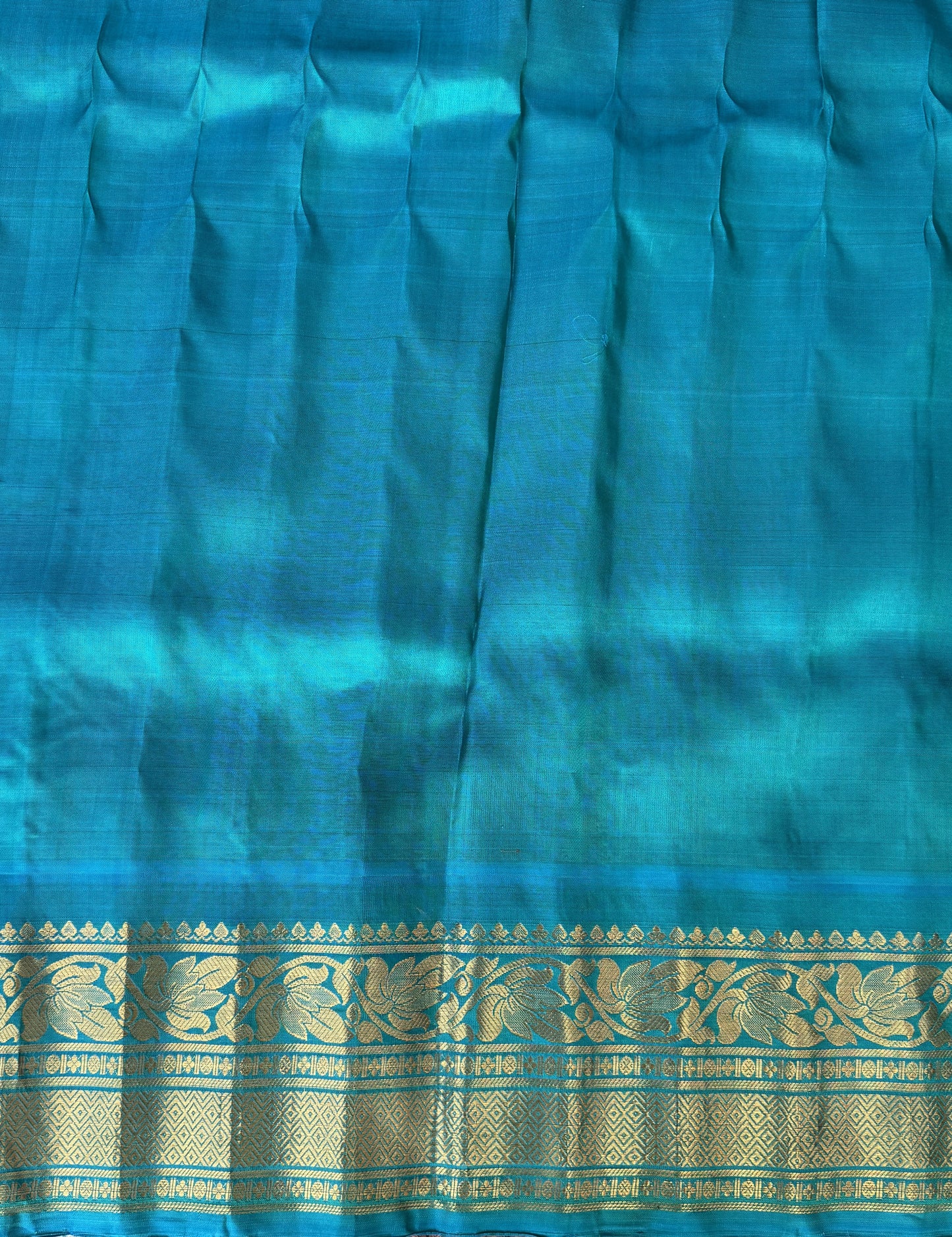 Gadwal Silk Saree Pink Colored Complemented With a Turquoise Blue Zari Border