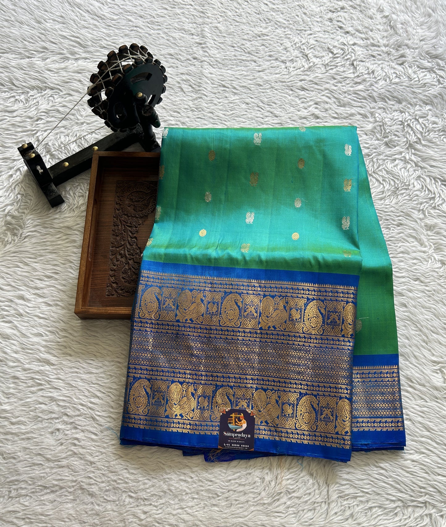 Gadwal Pattu Saree Aqua Green Colored Complemented With a Blue Color Zari Border - Sampradaya Designer Studio