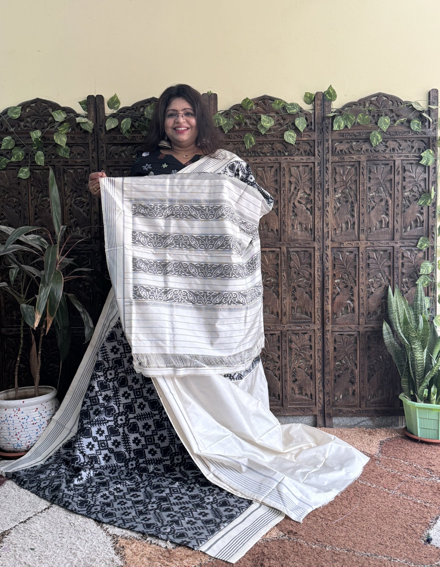 Ikkat Pattu Saree Gray colored complemented with a Patola border.