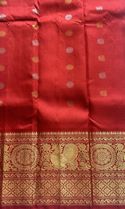 Gadwal Pattu Saree Light Green Colored Complemented With a Zari Border - Sampradaya Designer Studio