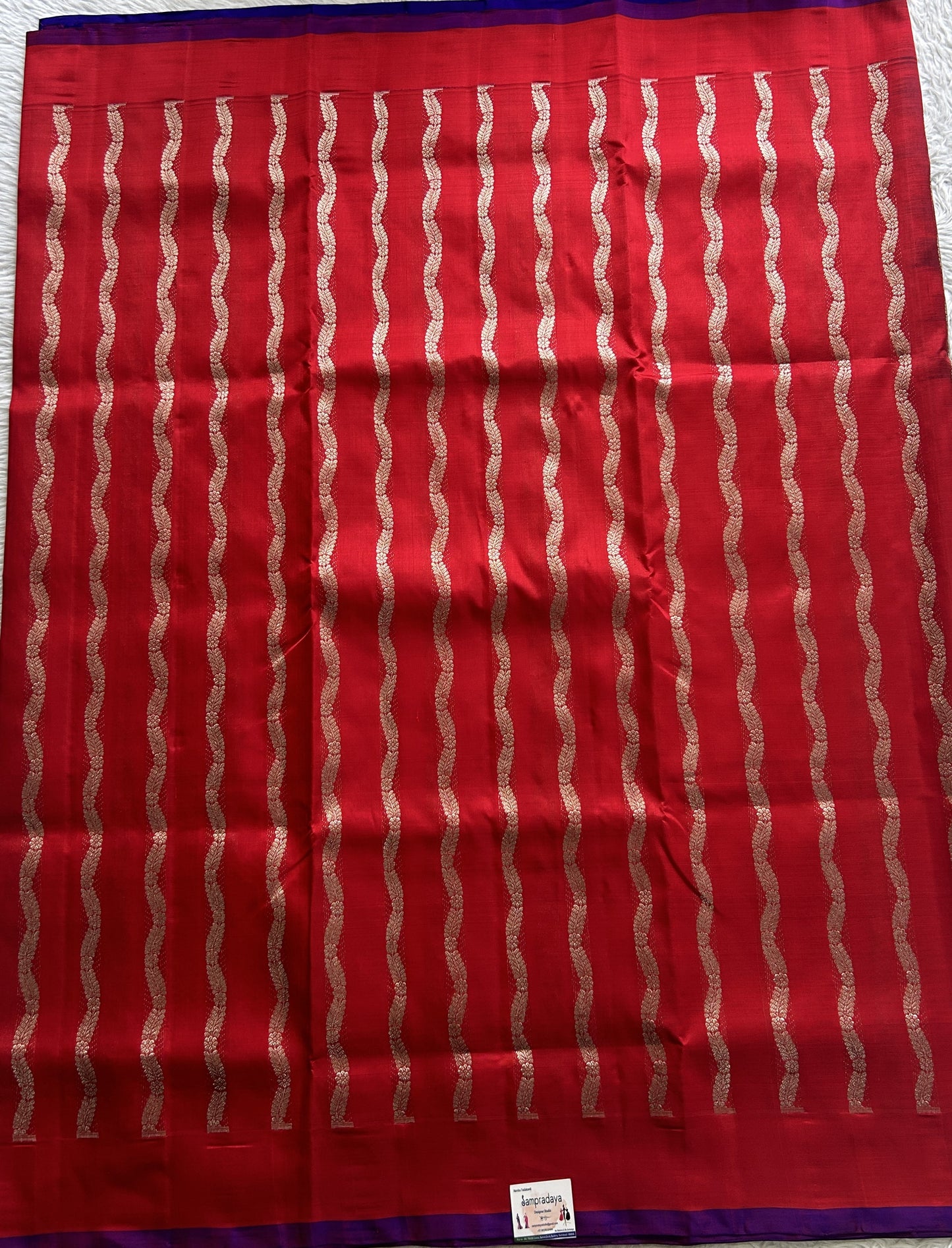 Venkatagiri Pattu Saree Red Colored Complemented With a No Border.