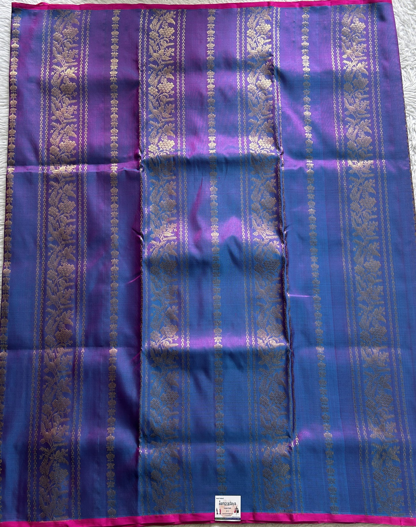 Venkatagiri Pattu Saree Dual Tone Blue Colored Complemented With a No Border.