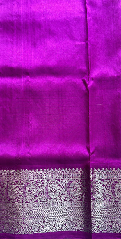 Venkatagiri Pattu Saree Onion Pink Colored Complemented With a Zari Border.