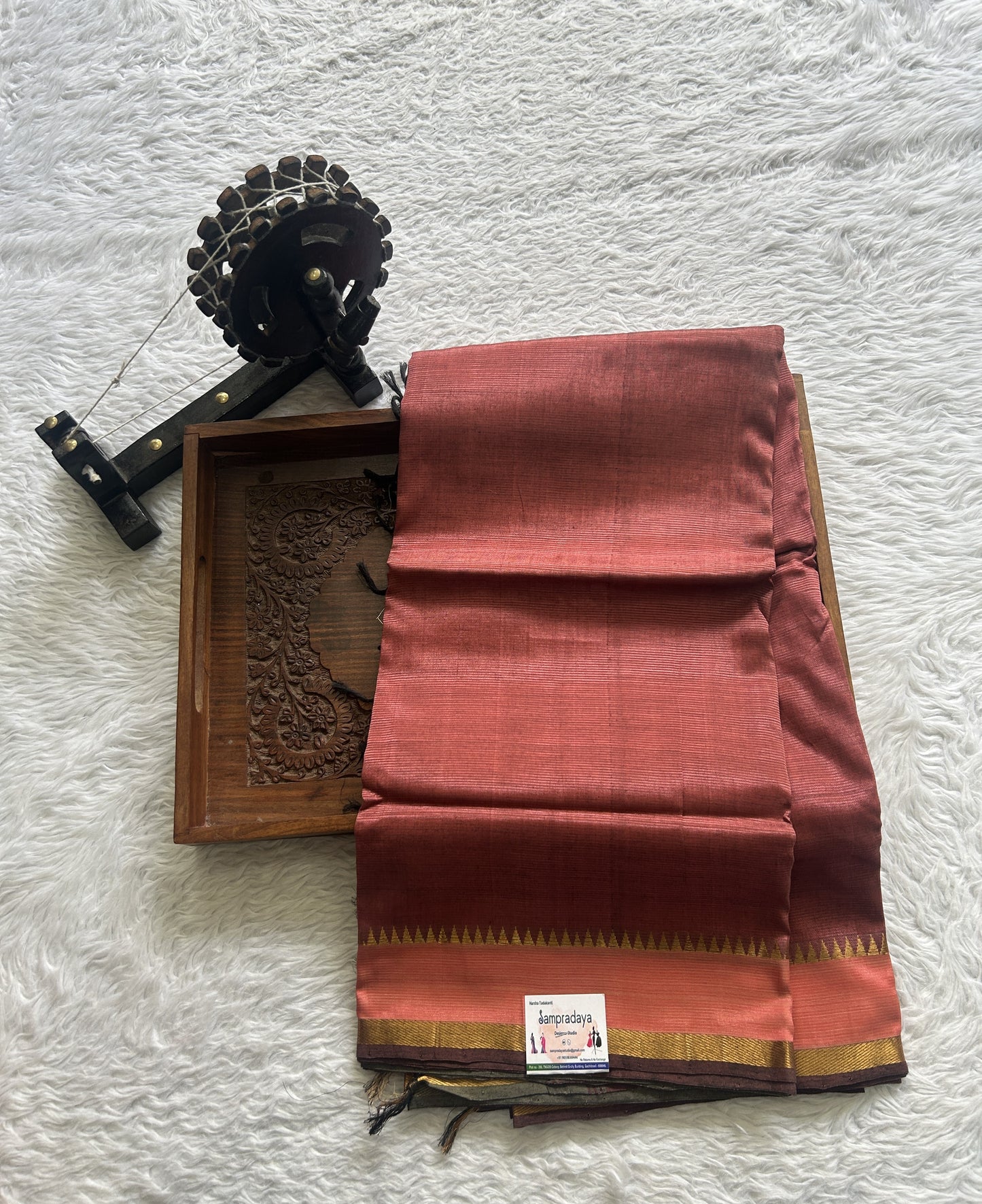 Mangalagiri Plain Pattu Saree Onion Pink colored complemented with a Zari Border.