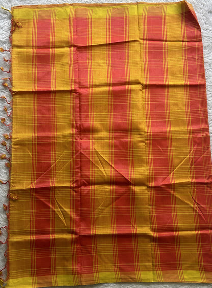 Mangalagiri Plain Pattu Saree Pink colored complemented with a No Border.