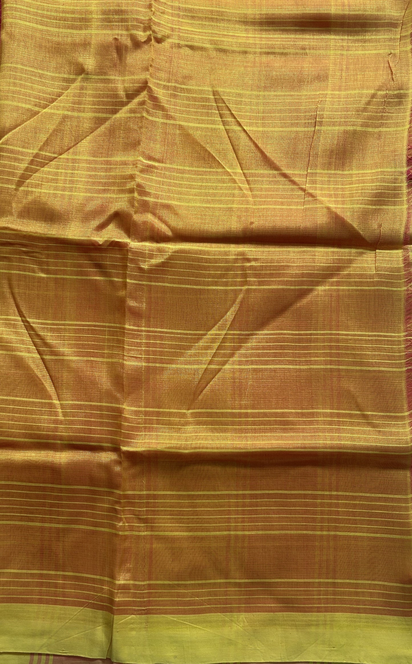 Mangalagiri Plain Pattu Saree Pink colored complemented with a No Border.