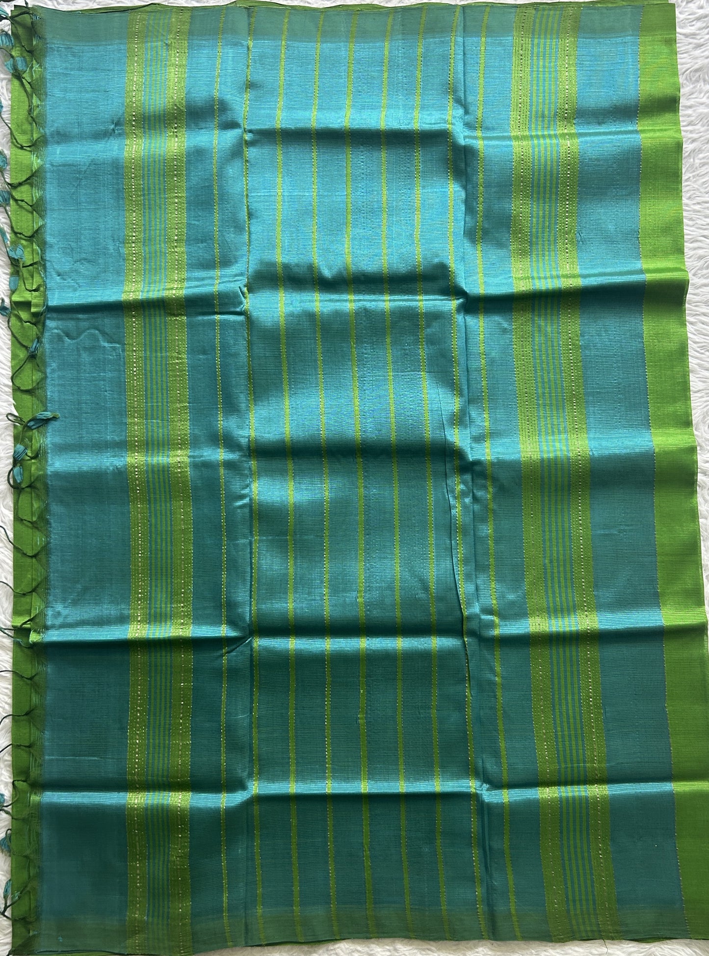 Mangalagiri Plain Pattu Saree Parrot Green colored complemented with a No Border.