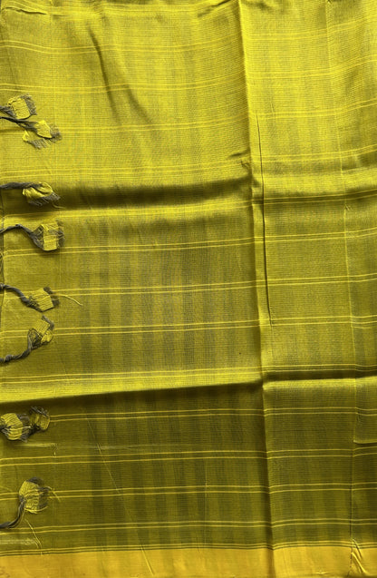 Mangalagiri Plain Pattu Saree Gray colored complemented with a No Border.