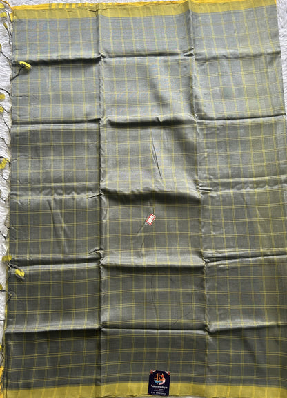 Mangalagiri Plain Pattu Saree Gray colored complemented with a No Border.