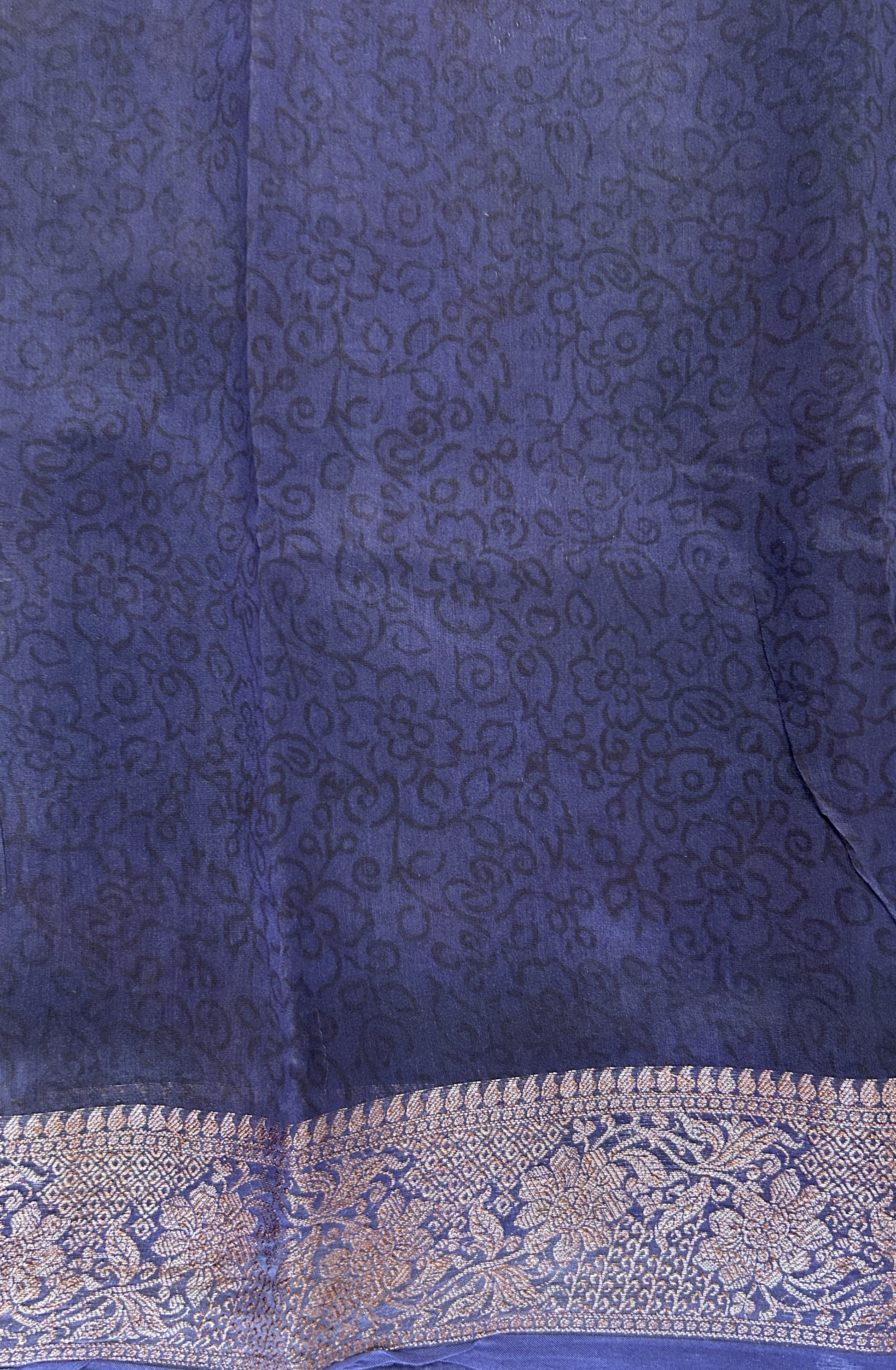 Maheshwari Chanderi Cotton Saree Cream Colored Complemented with a Navy Blue Zari Border. - Sampradaya Designer Studio