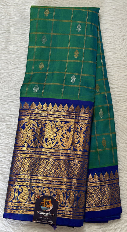 Gadwal Pattu Saree Green Colored Complemented With a Ink Blue Color Kanchi Border - Sampradaya Designer Studio