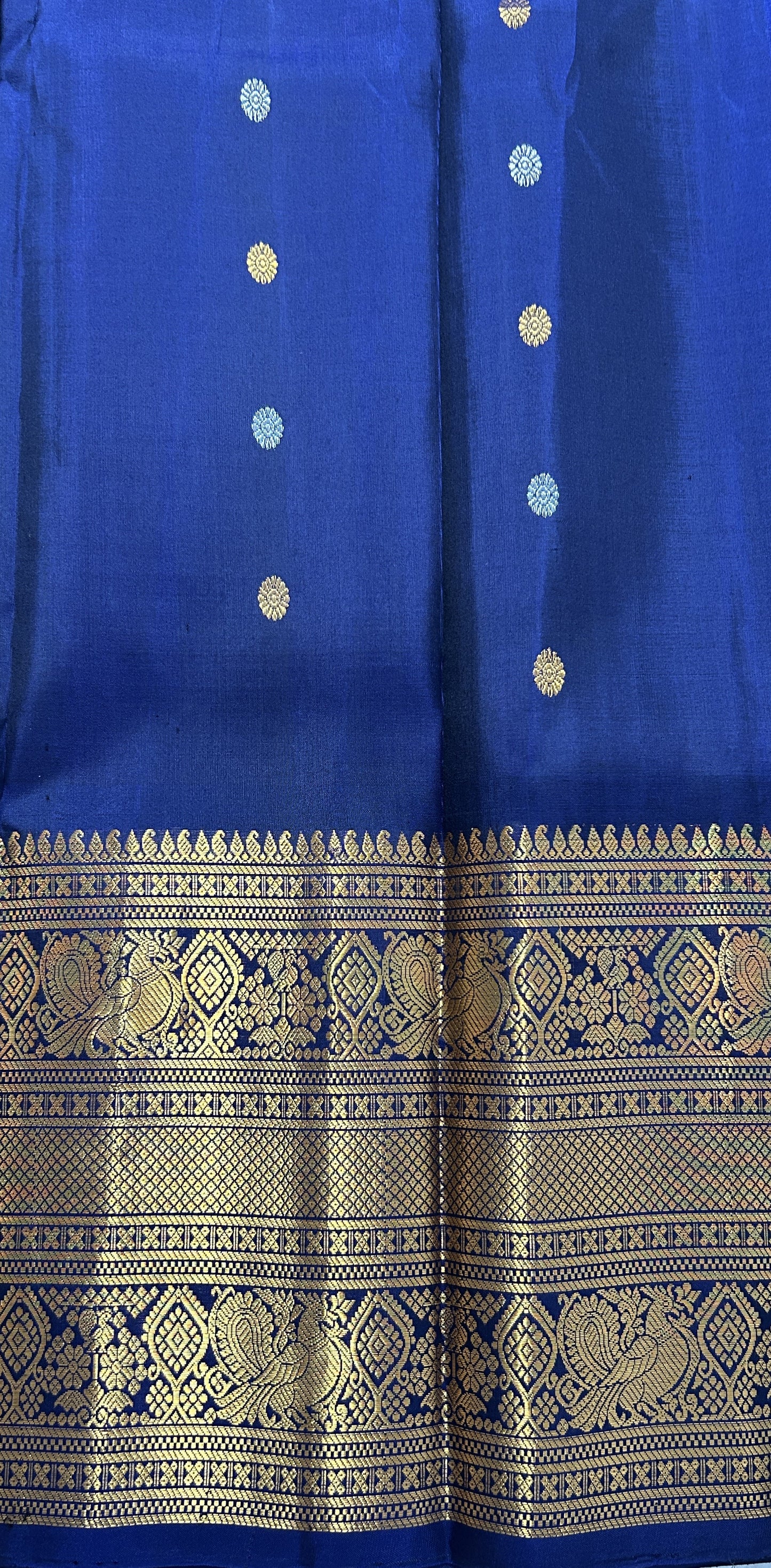 Gadwal Silk Saree Magenta Colored Complemented With a Navy Blue Color Kanchi Border - Sampradaya Designer Studio