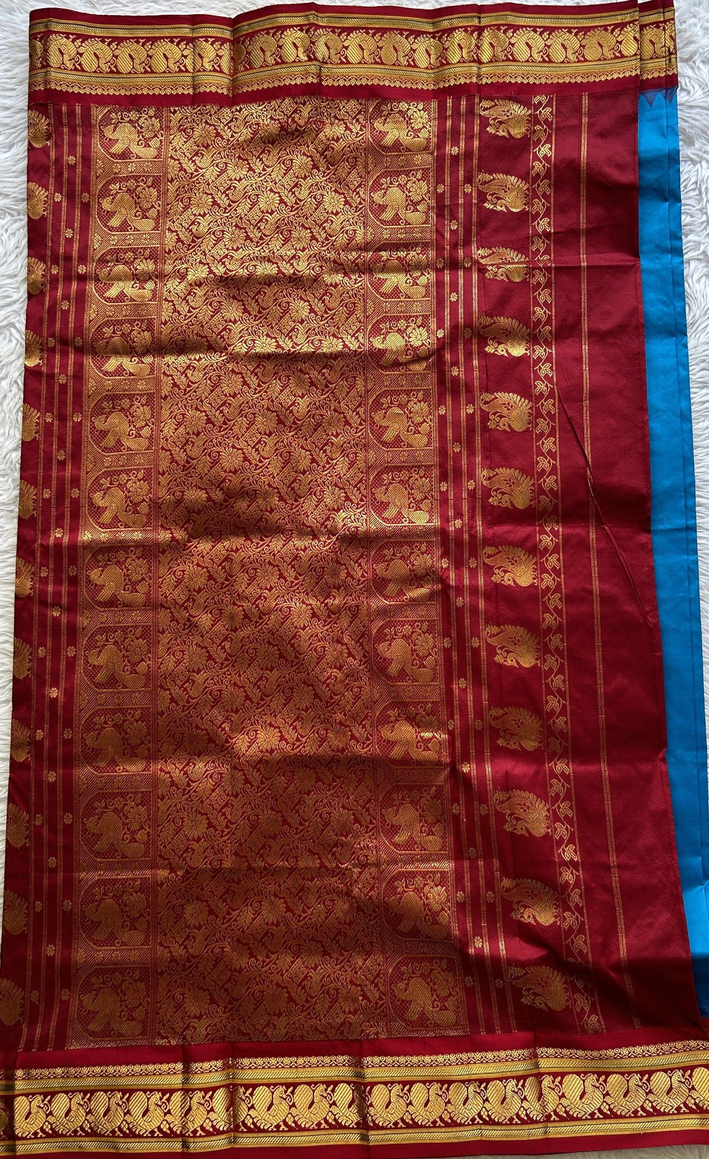 Narayanpet Silk Saree Royal Blue Colored Complemented with a Maroon Zari Border.