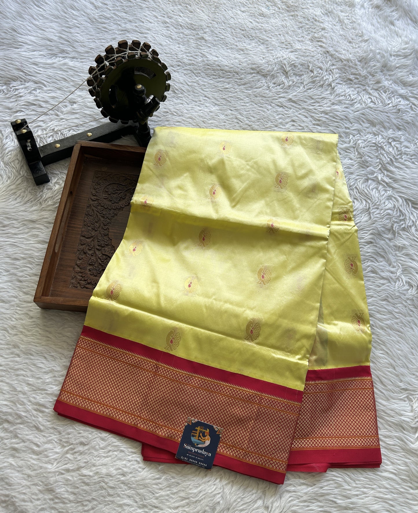 Narayanpet Silk Saree Lemon Yellow Colored Complemented with a Zari Border.