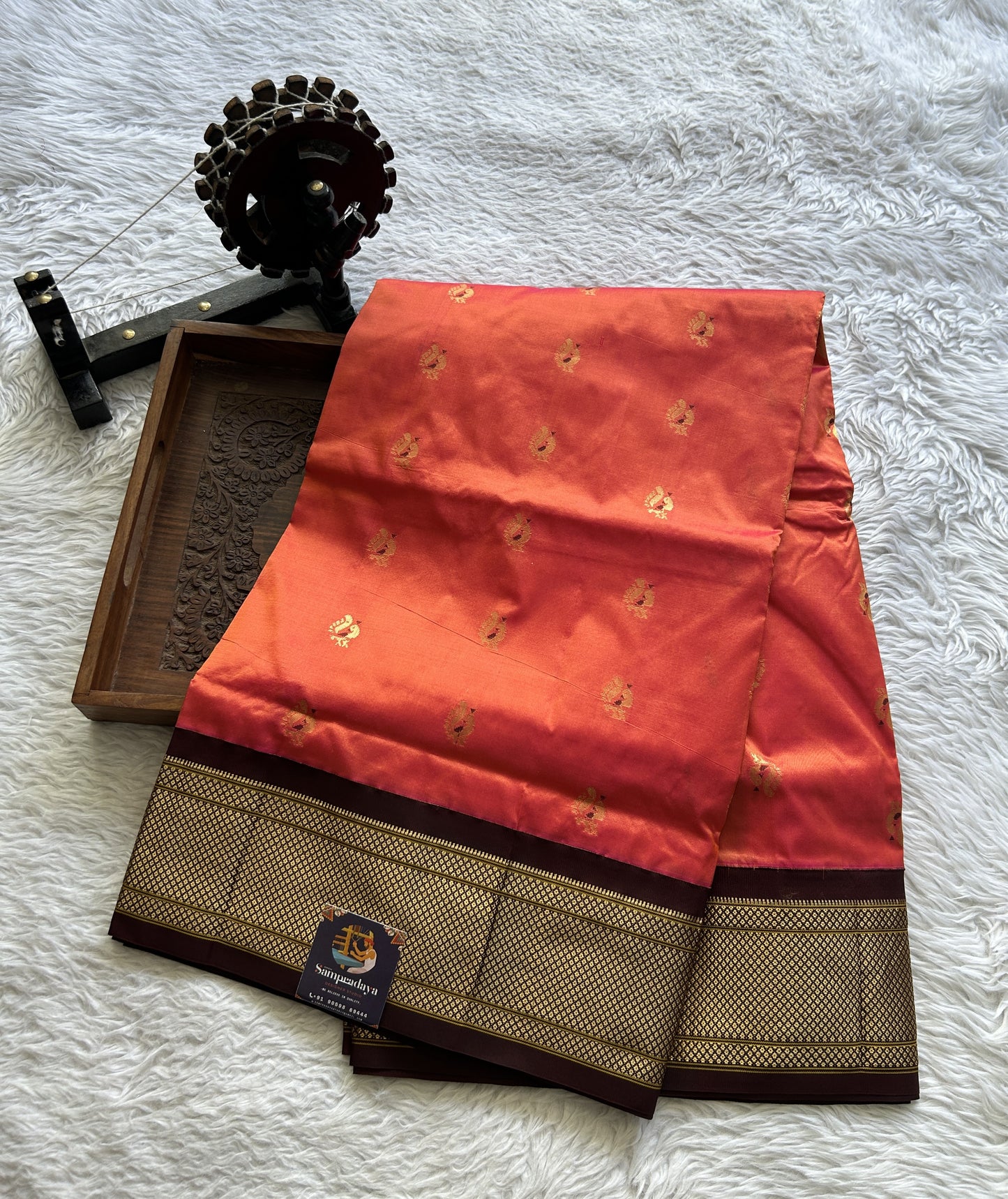 Narayanpet Silk Saree Dual tone Colored Complemented with a Zari Border.