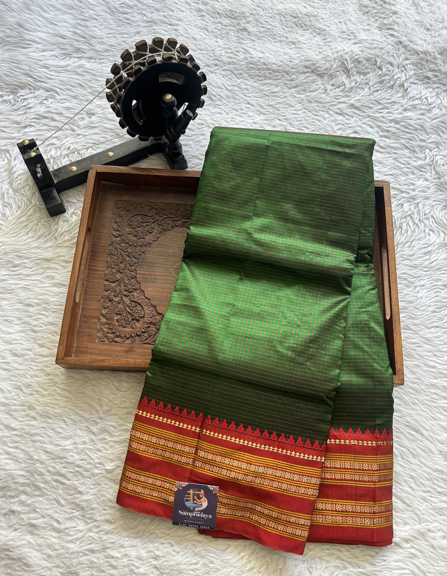 Narayanpet Silk Checks Saree Green Colored Complemented with a Red Zari Border.