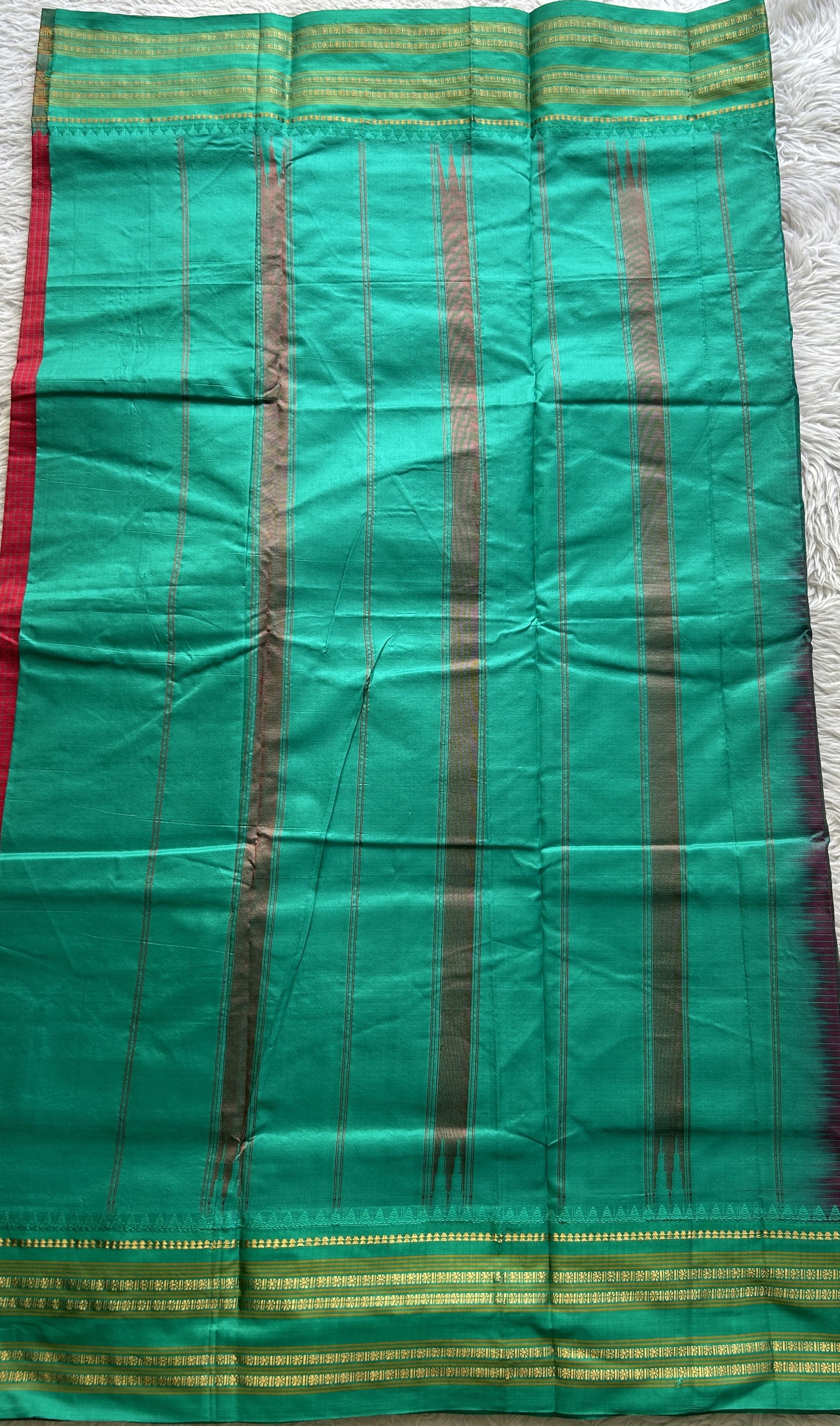 Narayanpet Silk Checks Saree Dark Pink Colored Complemented with a Rama Green Zari Border.