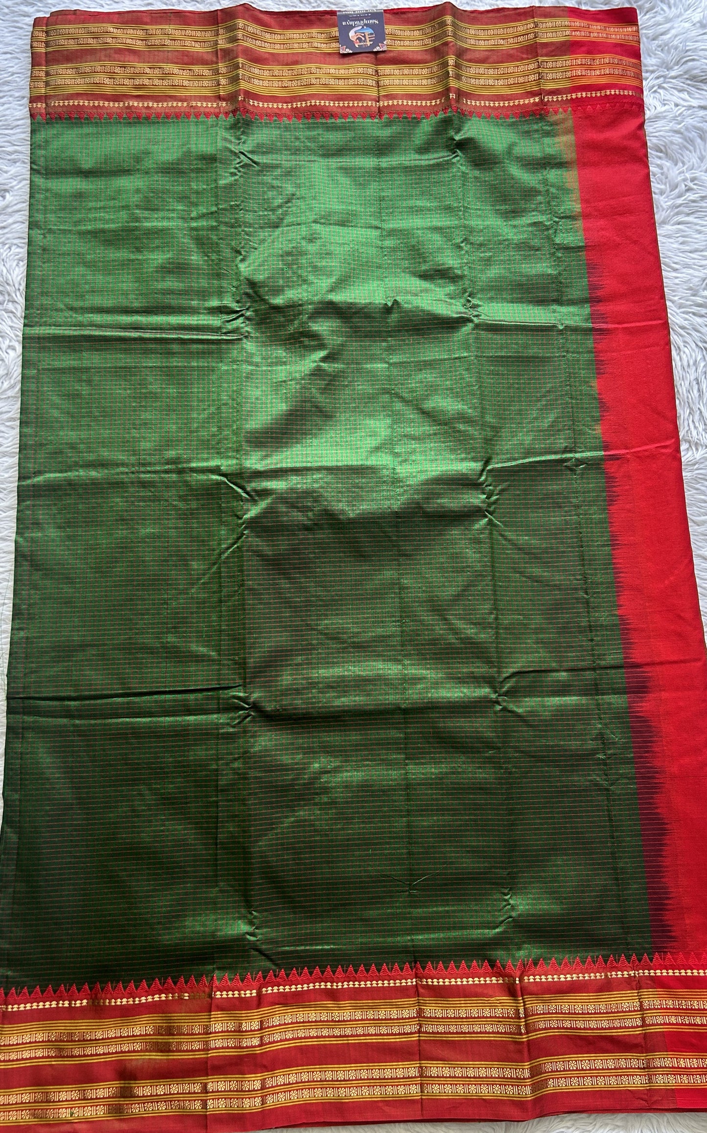 Narayanpet Silk Checks Saree Green Colored Complemented with a Red Zari Border.