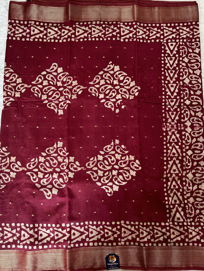 Banarasi Cotton Saree Magenta Colored Complemented with a Zari Border. - Sampradaya Designer Studio