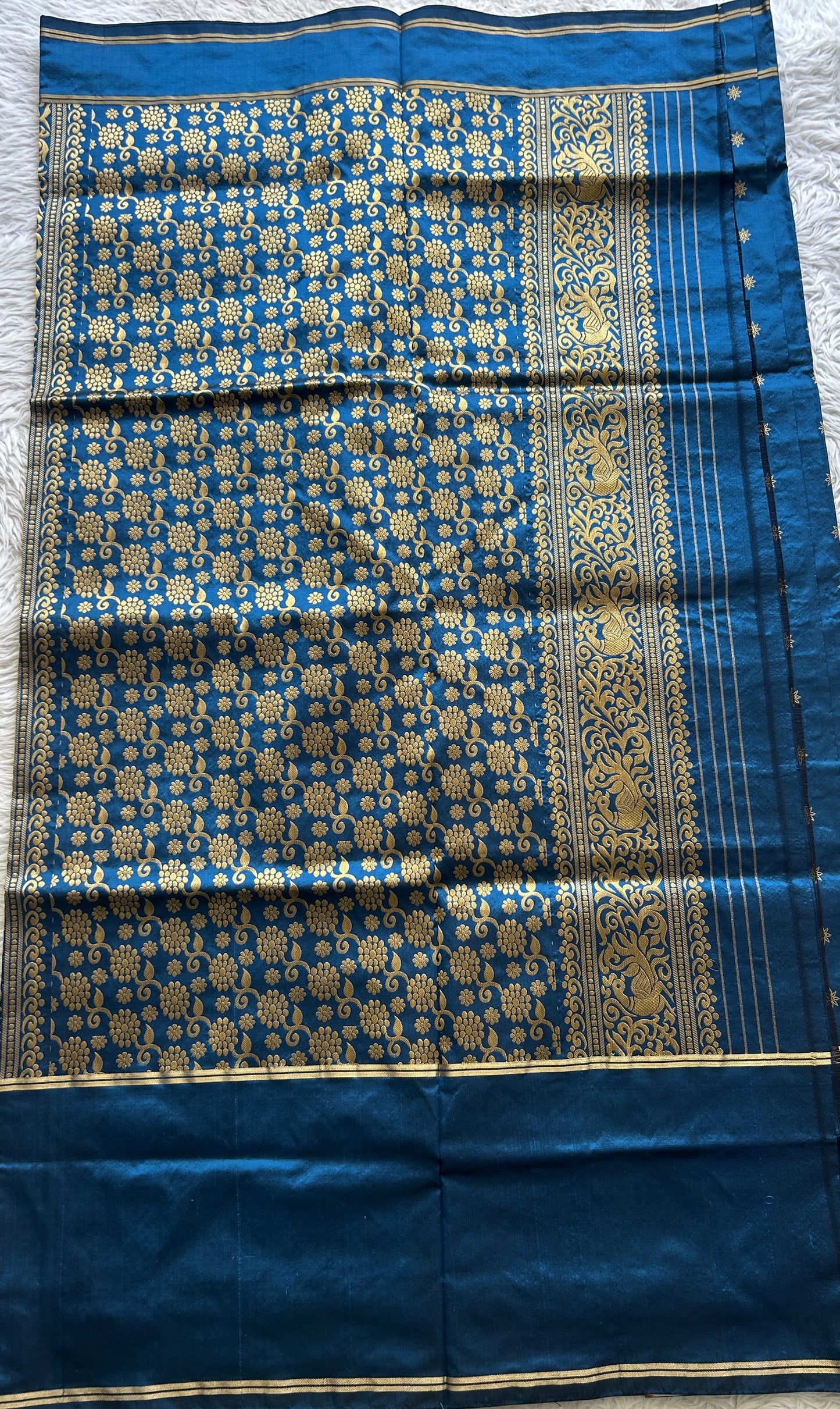 Narayanpet Silk Saree Peacock Blue Colored Complemented with a Buti Border.