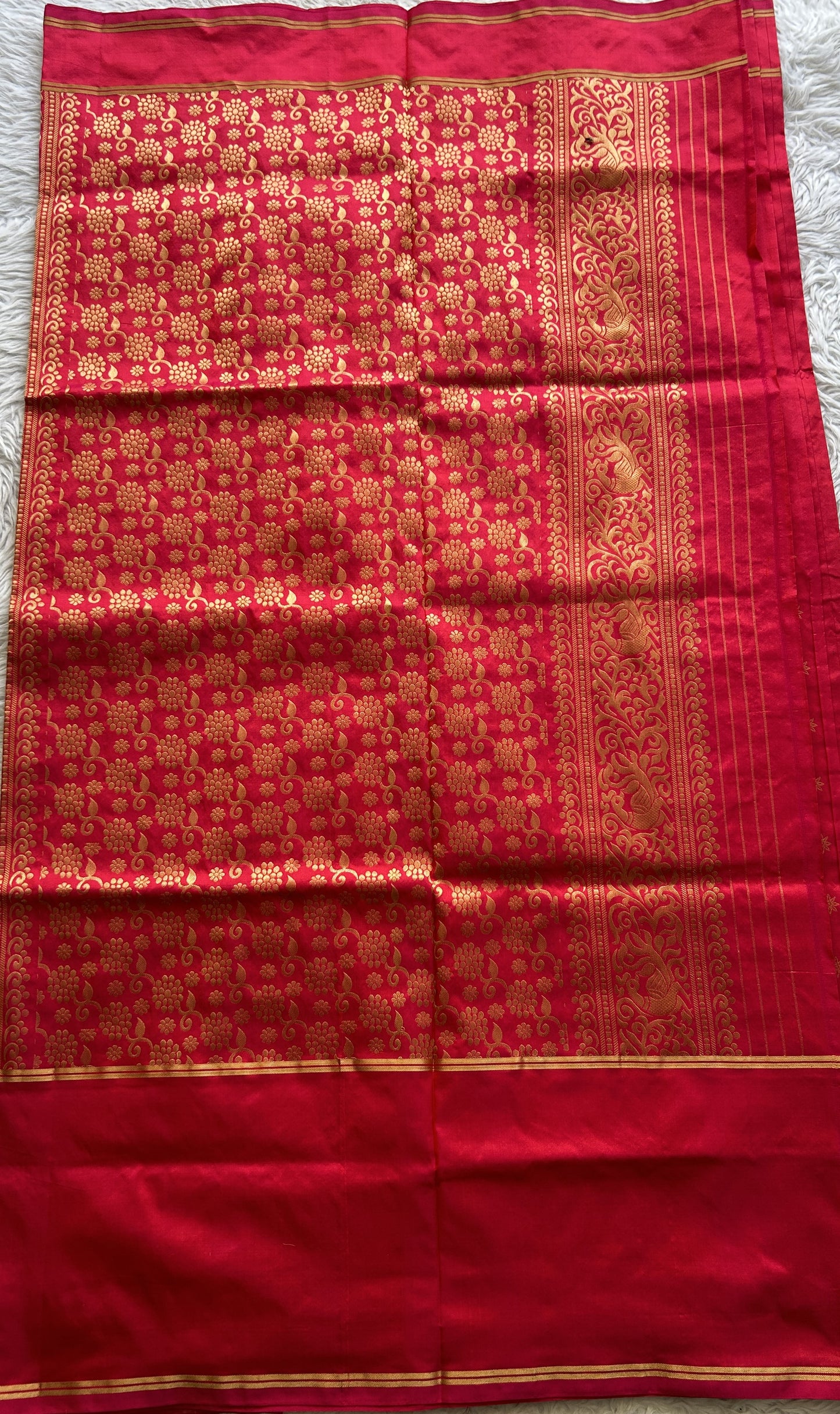 Narayanpet Silk Saree Pink Colored Complemented with a Buti Border.