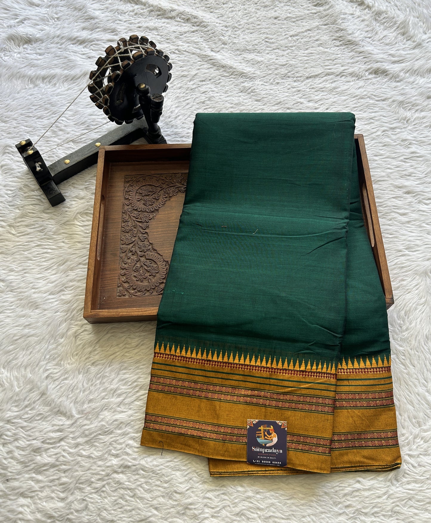 Narayanpet Cotton Saree Dark Green Colored Complemented with a Thread Border.