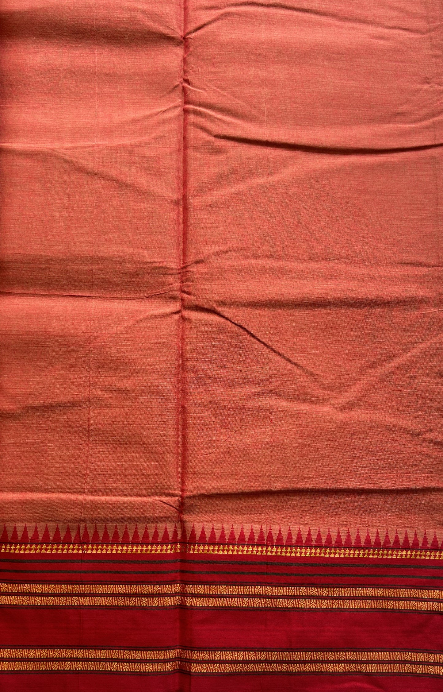 Narayanpet Cotton Saree Rust Colored Complemented with a Thread Border.