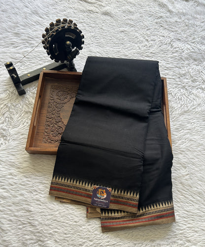 Narayanpet Cotton Saree Black Colored Complemented with a Thread Border.