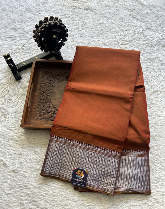 Narayanpet Cotton Saree Metallic Colored Complemented with a Thread Border.