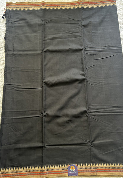 Narayanpet Cotton Saree Black Colored Complemented with a Thread Border.