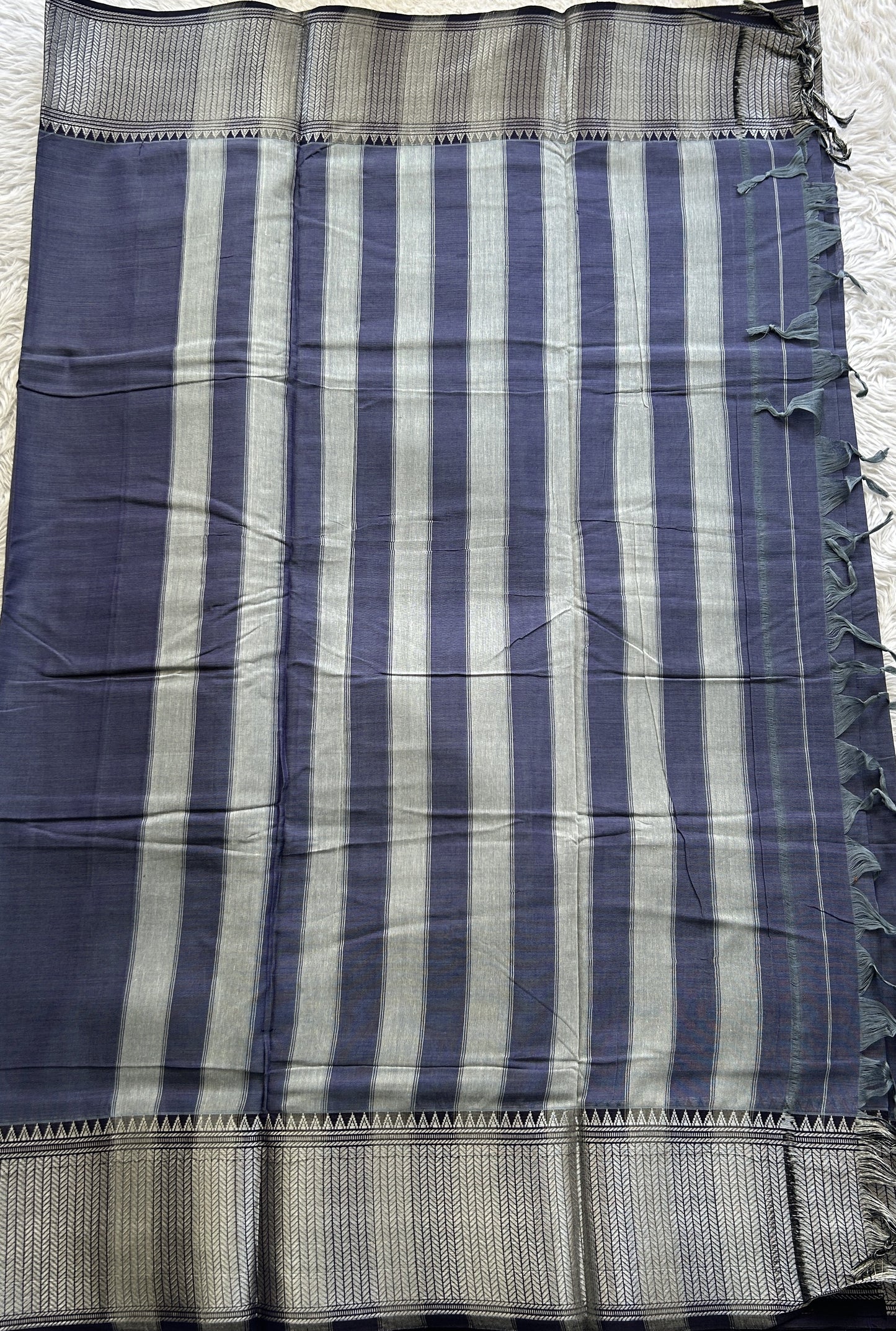 Narayanpet Cotton Saree Ink Blue Colored Complemented with a Thread Border.