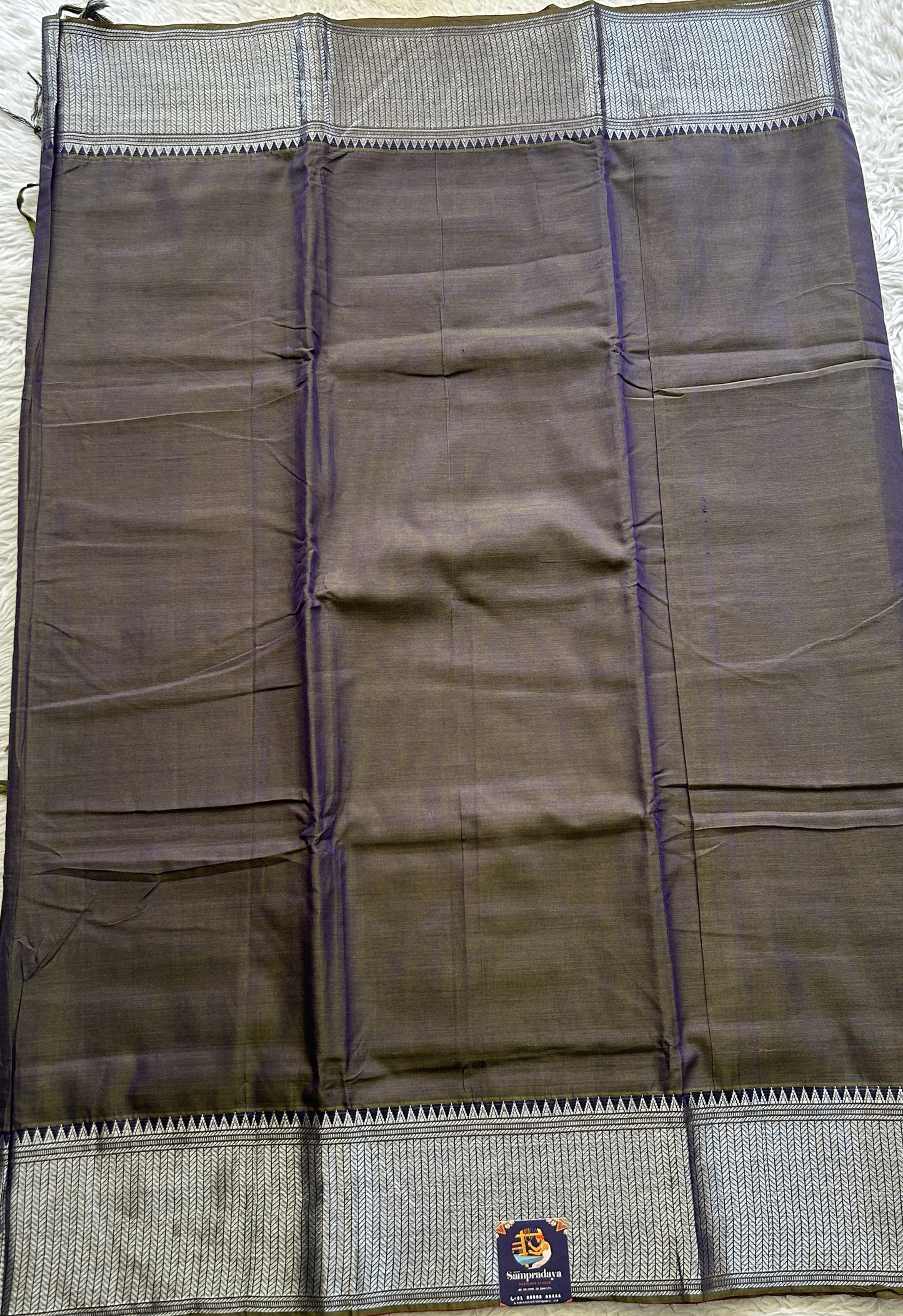 Narayanpet Cotton Saree Brinjal Colored Complemented with a Thread Border.