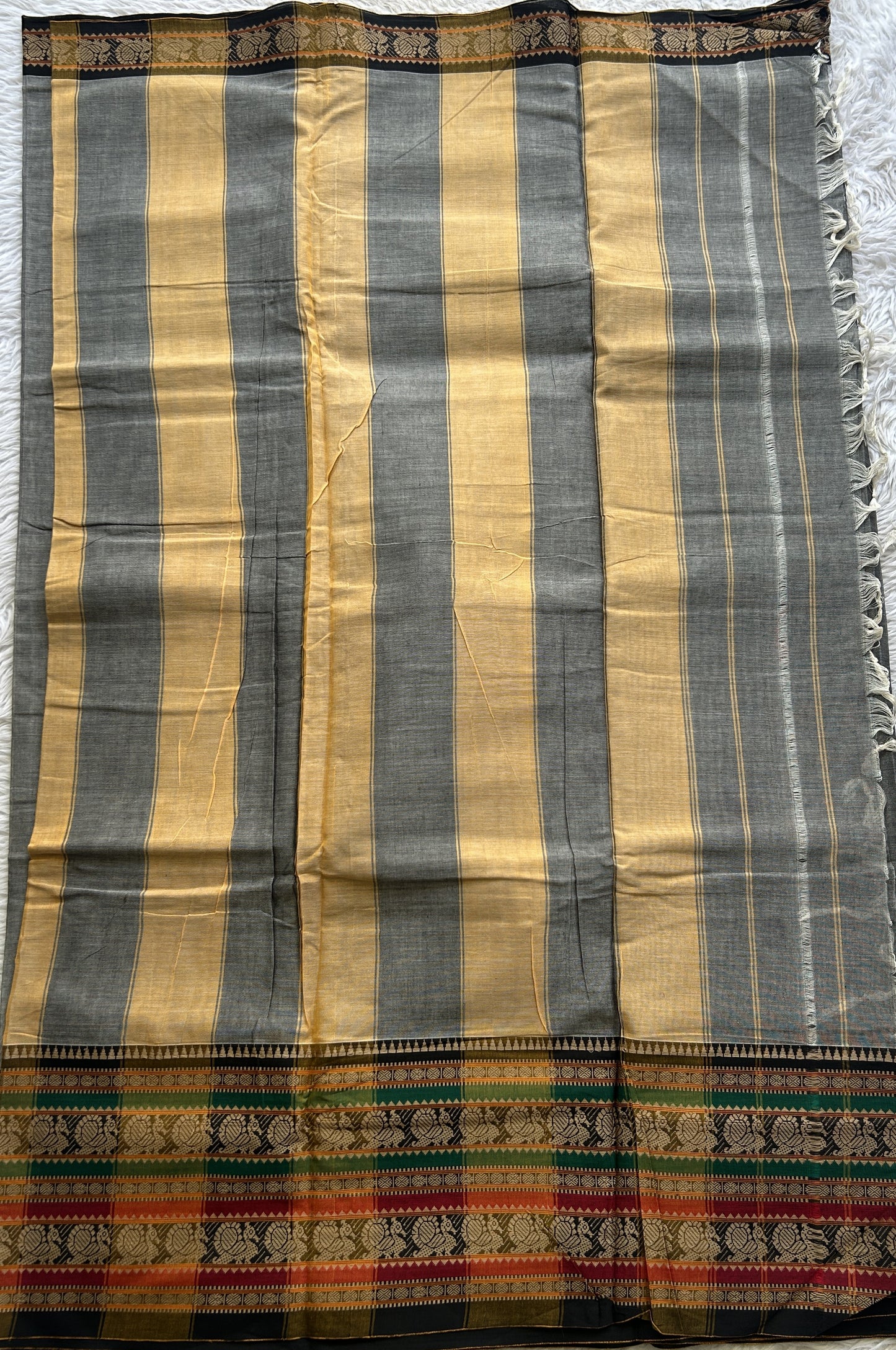 Narayanpet Cotton Saree Ash Colored Complemented with a Thread Border.