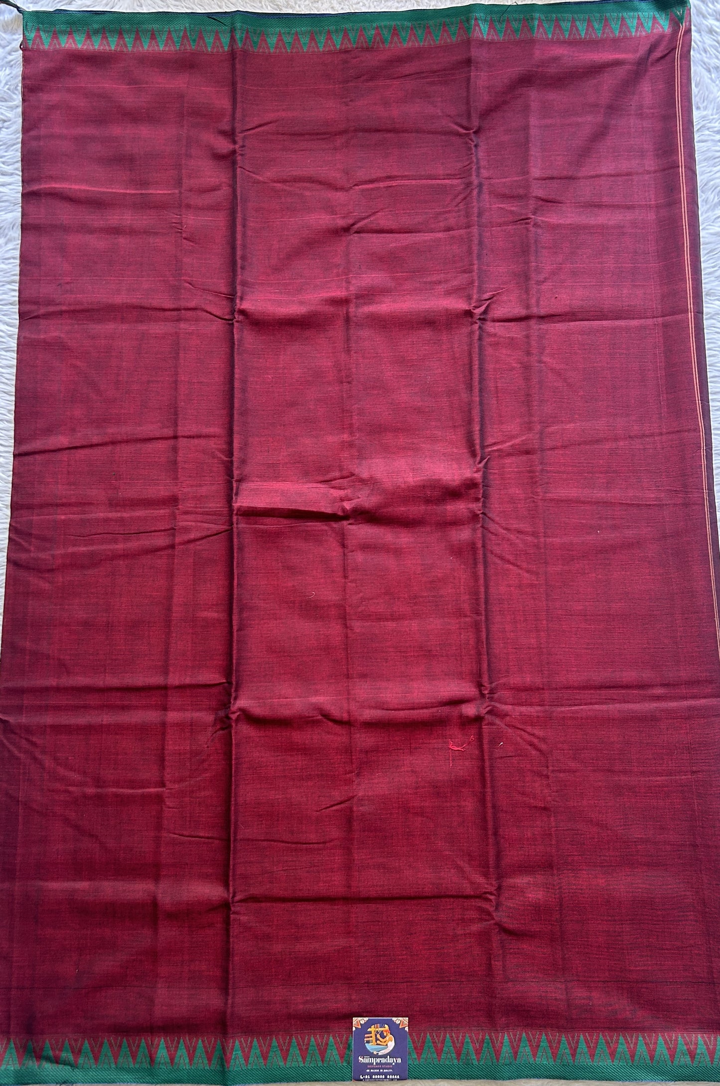 Narayanpet Cotton Saree Dark Maroon Colored Complemented with a Green Thread Border.