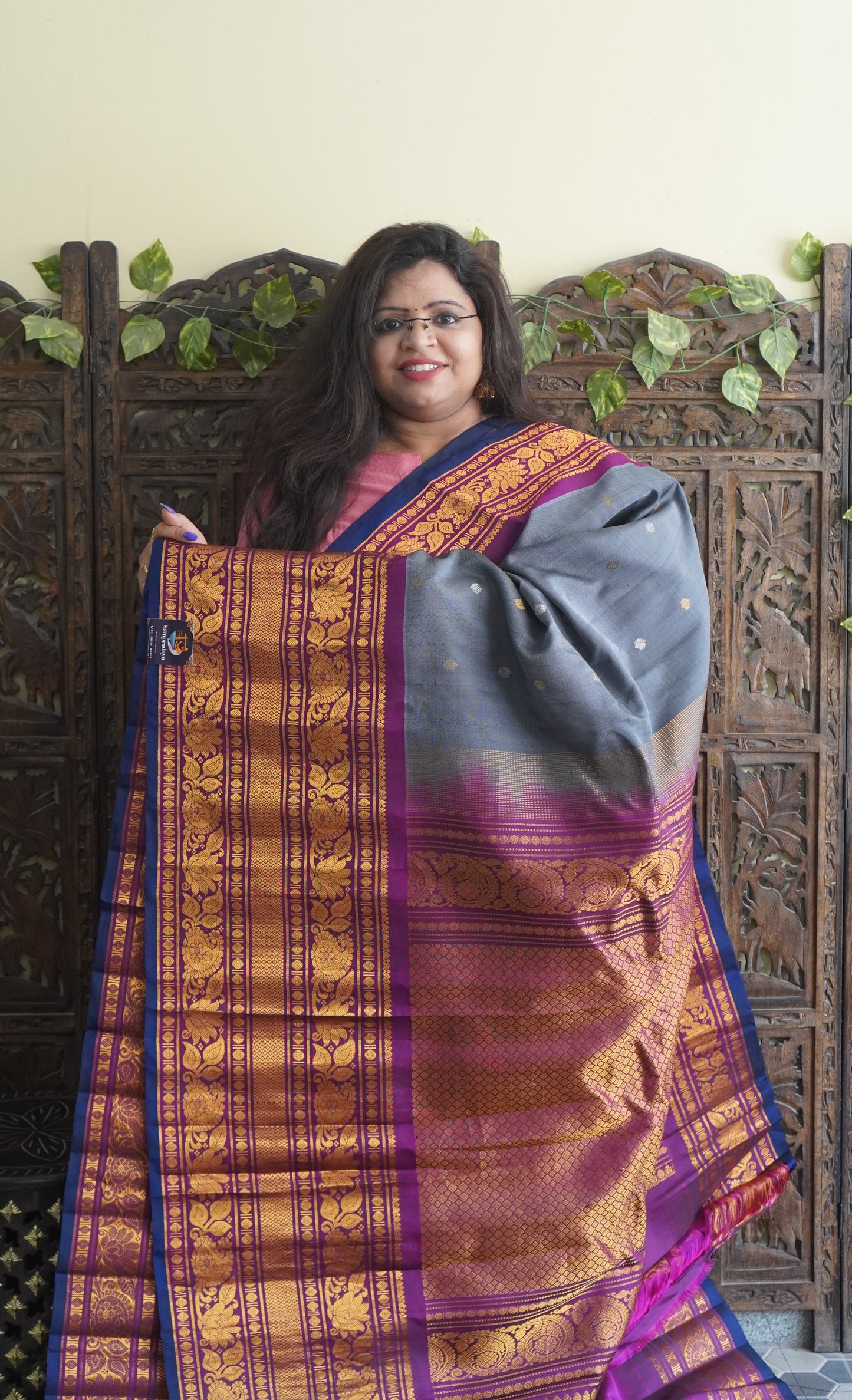 Gadwal Silk Saree Gray Colored Complemented With a Zari Border