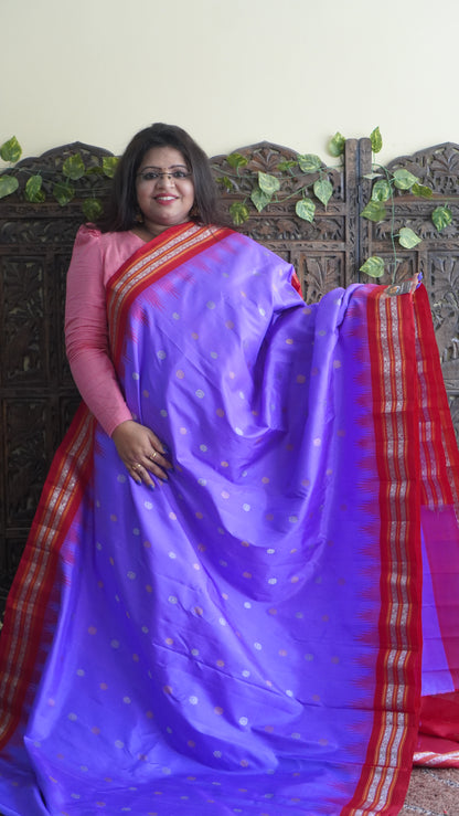 Gadwal Silk Saree Lavender Colored Complemented With a Red Zari Border